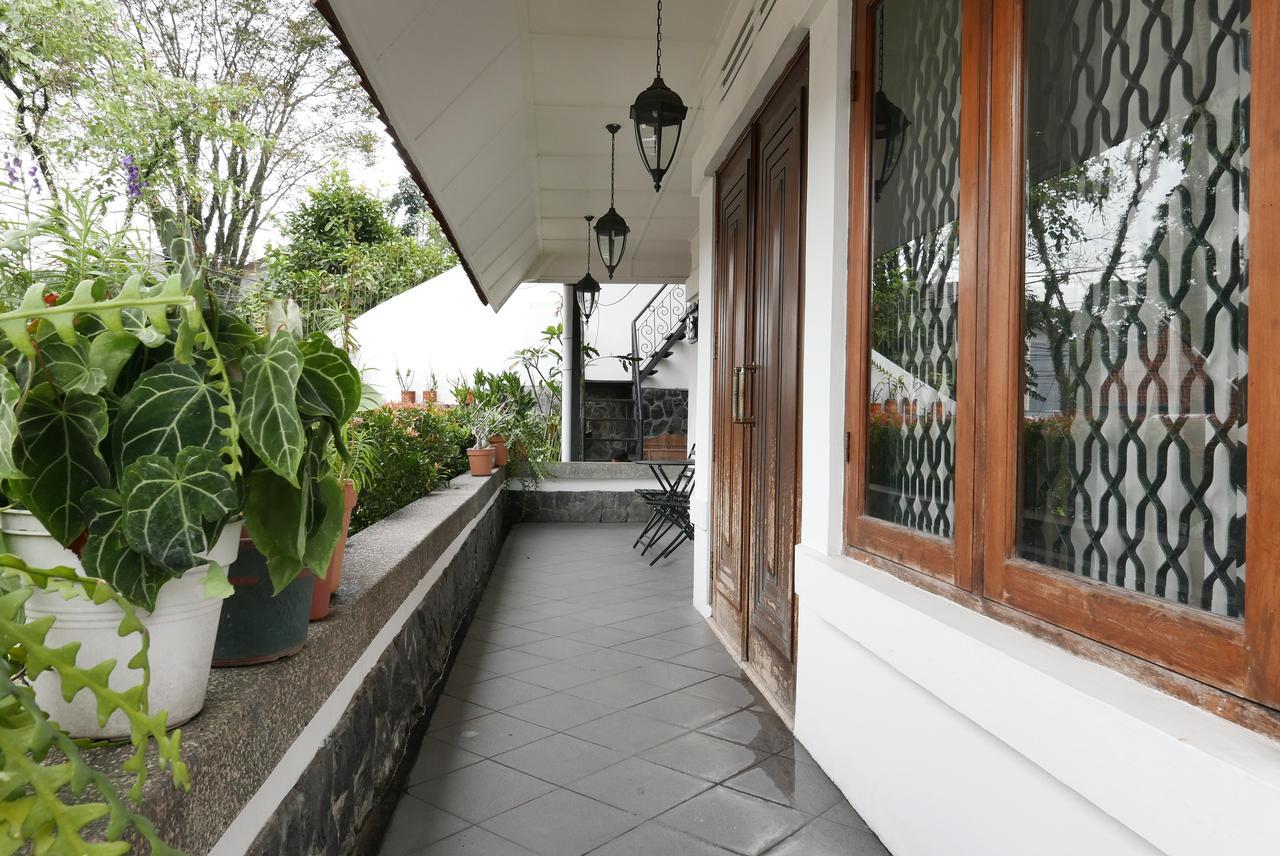 Ciwulan 36 Guest House Bandung Exterior foto